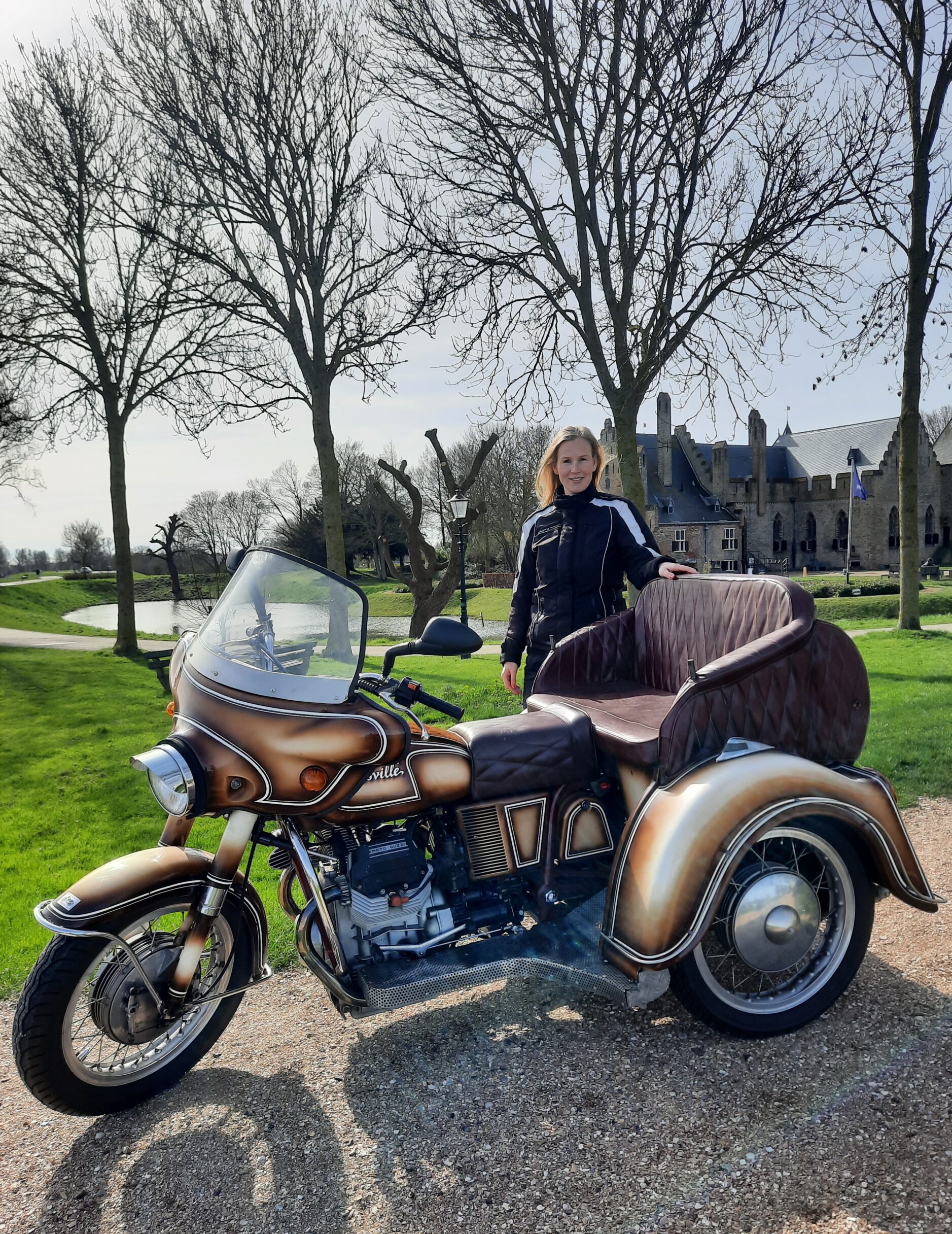 Bijzonder motorvervoer bruiloft Moto Guzzi Nesville Trike met chauffeur