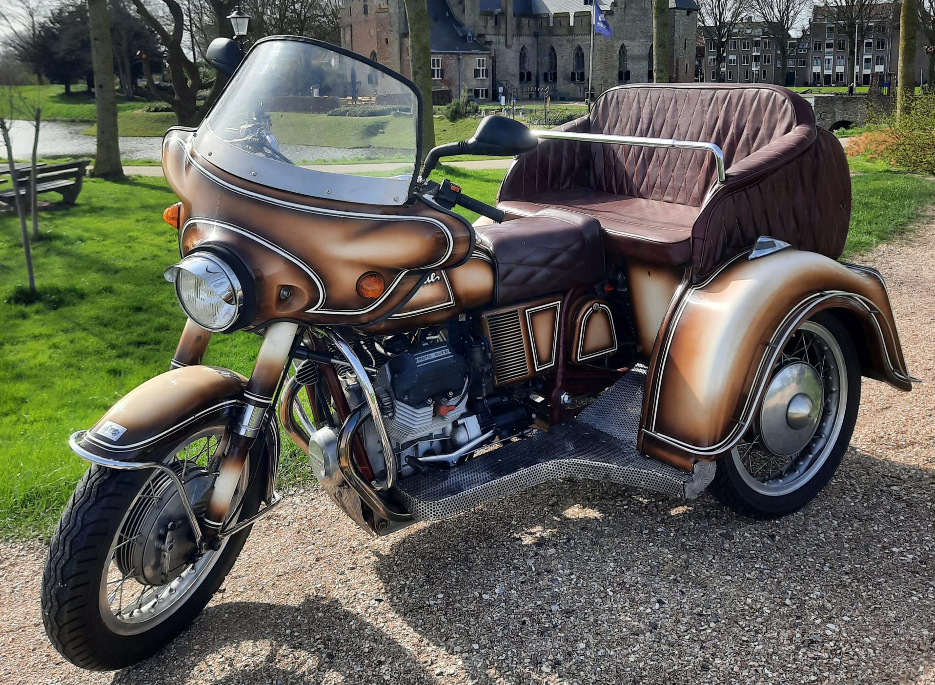 Bijzonder motorvervoer bruiloft Moto Guzzi Nesville Trike met chauffeur